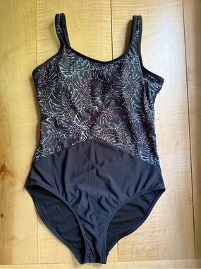 Beach Party Modest Black One-Piece Swimsuit with Subtle Leaf Print Sporty Surf
